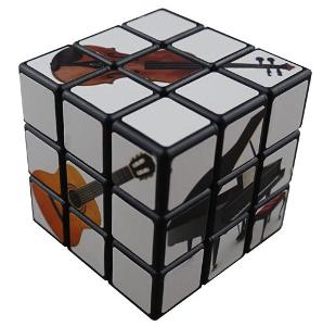 Rubikova kostka s hudebními nástroji