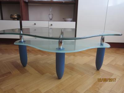Sklaněný knferenční stolek