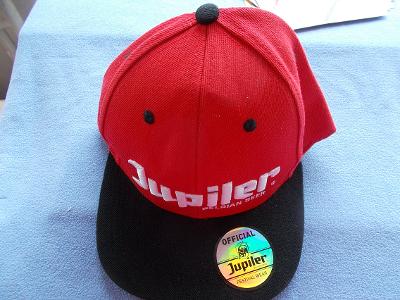 Pivo Jupiler Belgie suvenýr červená značková  čepice kšiltovka reklama