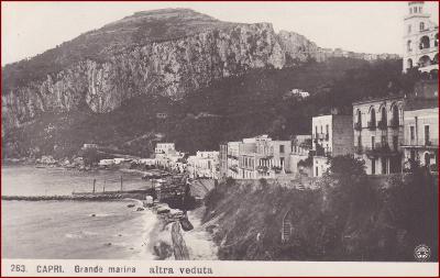 Capri (ostrov) * přístav, pobřeží, domy, část města * Itálie * Z2355