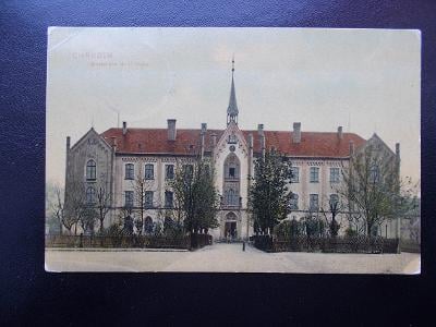 Chrudim Měšťanská dívčí škola lakovaná pohlednice 