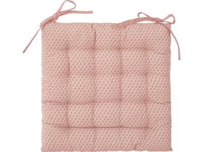 Růžový polštář v módním designu, prošívaný polštář