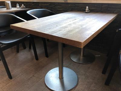Jídelní stůl pro 4 nebo pro 2 - masiv, design TON