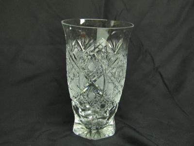 Stará skleněná křišťálová broušená váza