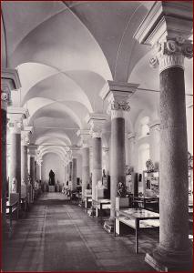 Uherský Brod * muzeum, interiér, sloupoví * Uherské Hradiště * V171