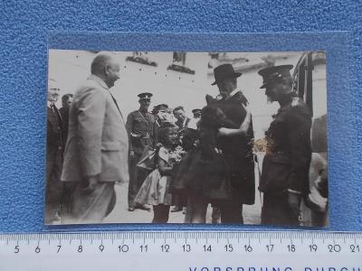 Foto pohlednice prezident Masaryk poslanec Beran vítaní láska děti 