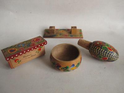 Dřevěné ručně malované /  truhlička, miska, zátka a stojánek 