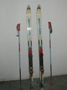 Sjezdové lyže Monzun Artis 805 vč. hůlek