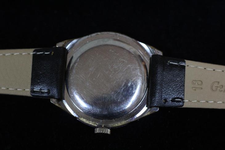 pánské hodinky  PRIM 66, bílý číselník - Starožitnosti