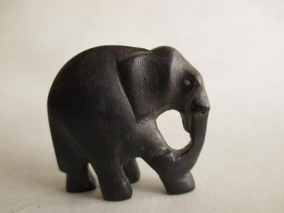 Starožitná dřevěná figurka slona / bez klů 