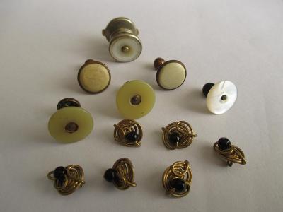 Starožitné různé knoflíky patentní , s perletí , spirála s korálkem 